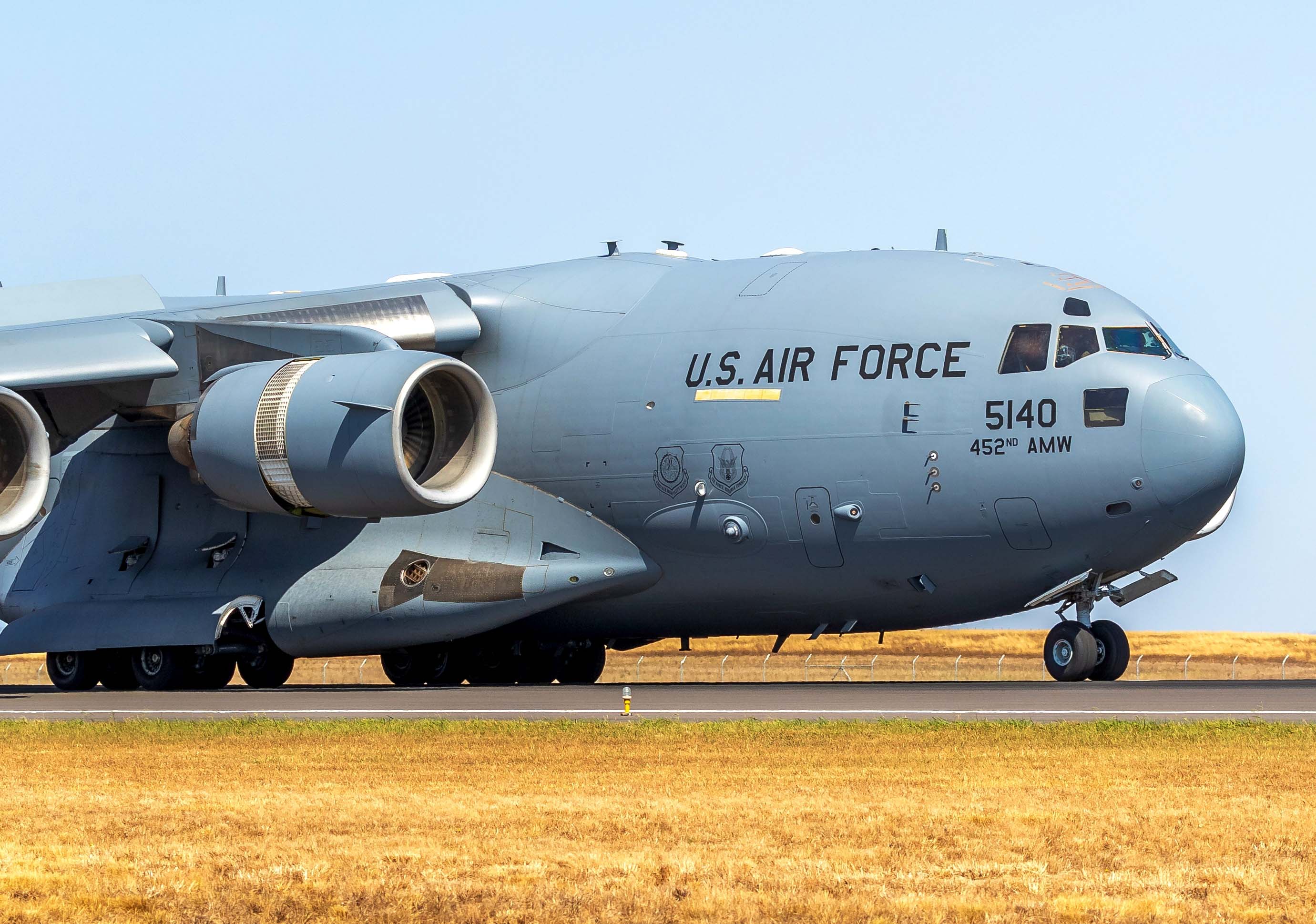 Boeing c 17 globemaster. Самолет c-17 Globemaster III. Самолёт ВВС США C-17a Globemaster III.. Boeing c-17 Globemaster III военно-транспортные самолёты. Американский грузовой самолет c17 Globemaster.